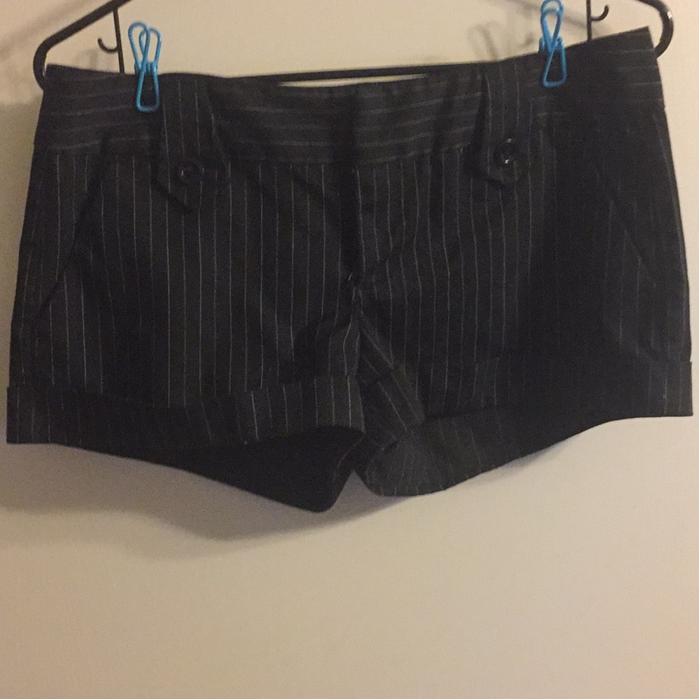 Black, white, and brown pinstripe shorts (7)